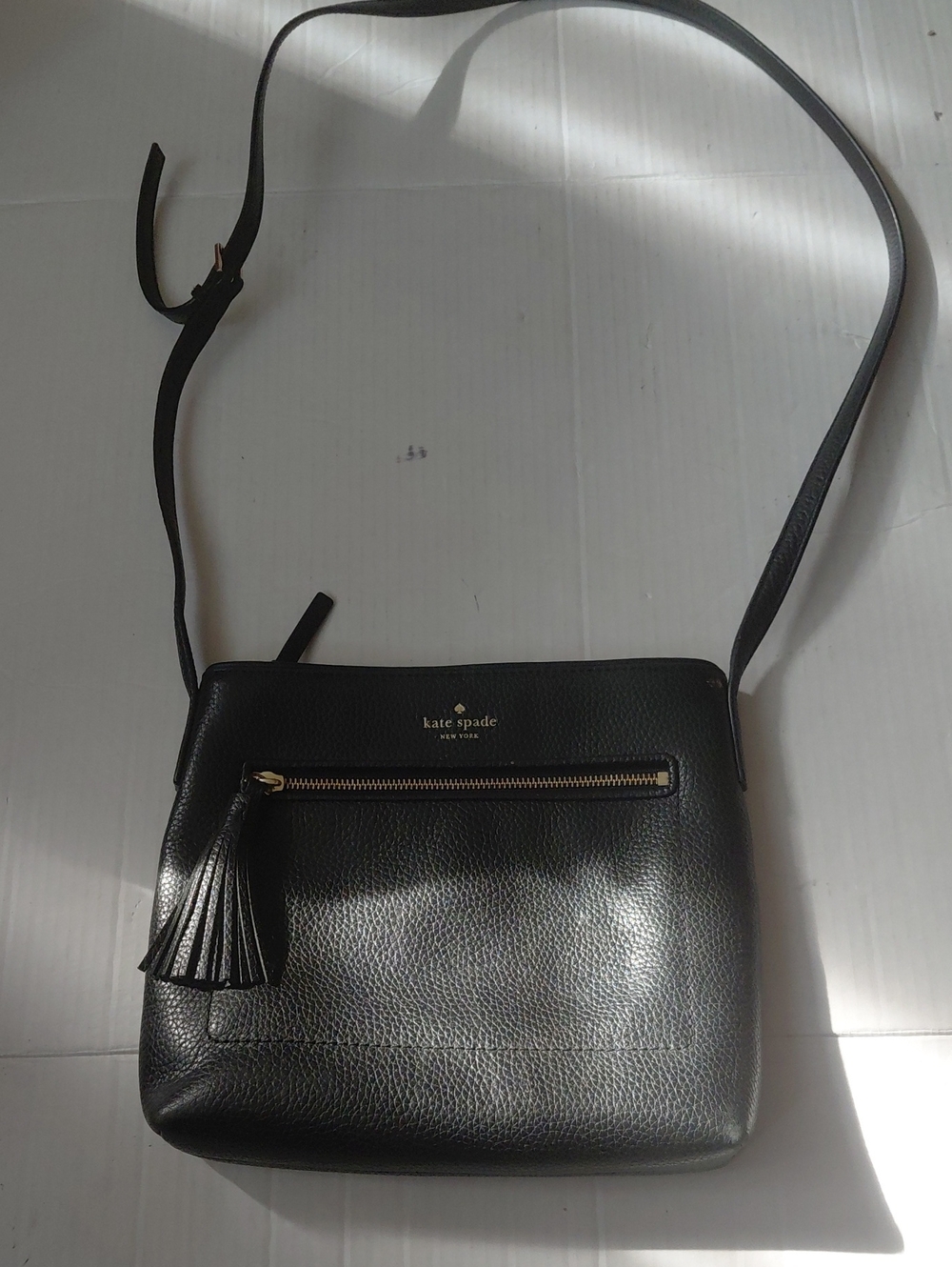 Kate Spade womens Black Pebbled Leather Tassel Crossbody Preowned Small 11 X 9
